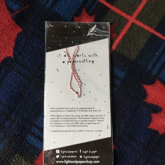 🌸 3 for $20 🌸 Bee & Hive Wooden Ornaments Set of 2 - Picture 2 of 2